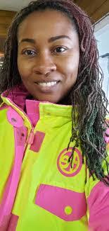 Holly Hinderland's Instagram, Twitter & Facebook