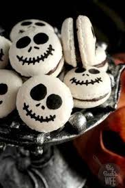 Le Site Big Bear S Wife Nous Propose Une Recette De Macarons Cauchemardesques C Pinterest Nourriture Halloween Recette Macaron Recettes De Noel Pour Enfants