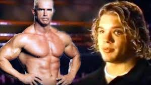 Holly Bench's Instagram, Twitter & Facebook