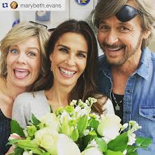 Hey Fans❤️ Ready for a fan-tastic day! Show some love with a big