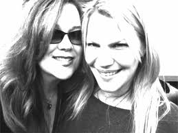 Does Joan Jett have a cousin named Nancy?