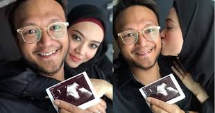 Terharu dapat hadiah daripada anak menantu, ibu menangis depan pintu rumah. Lepas Sebulan Keguguran Syatilla Hamil Lagi Hadiah Birthday Paling Bermakna Untuk Sam Shaheizy Pa Ma