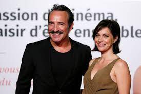 » en effet, jean dujardin est père de deux garçons, jules et simon, âgés de 18 et 17 ans, dont la mère est gaëlle demars. Jean Dujardin Cette Grande Decision Motivee Par La Naissance De Sa Fille