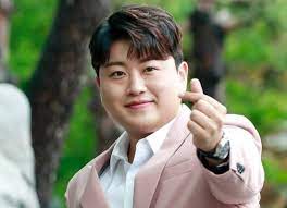 가장 처음 홀대 논란에 휩싸인 멤버는 김호중이다. ì˜í˜¹ ìƒê¸¸ìˆ˜ë¡ ì¸ê¸° ìƒìŠ¹ ê°•ë‹¤ë‹ˆì—˜ë„ ì œì¹œ ê¹€í˜¸ì¤' í˜„ìƒ ì™œ ì¤'ì•™ì¼ë³´