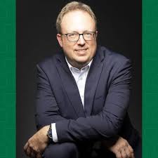 USask Law Professor Dr. Dwight Newman KC (JD'99) was recently appointed a  Tier 1 Canada Research Chair (CRC) in Rights, Communities and  Constitutional Law. He will focus