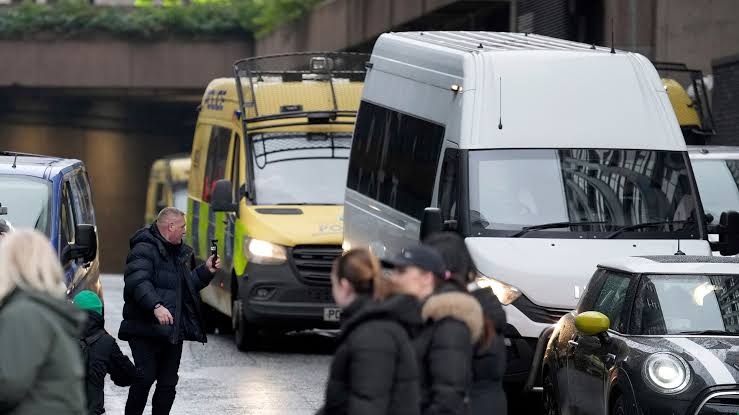Why were warning signs missed for the UK teen who killed 3 girls in a stabbing rampage? | KLAS