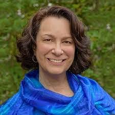 Beth Aune's Instagram, Twitter & Facebook