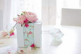 Hold precious jewelry, special notes and favorite memoires in this lovely heart box. Floral Gift Topper And Watercolor Mother S Day Card Printable