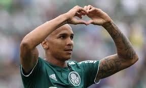 O deyverson tatuou o nome de 14 amigos na canelakkkkkkkkkkkkkk pic.twitter.com/5d6zk1lgsu. Goleador Maluquinho Deyverson Acumula Gols E Confusoes Na Carreira Gazeta Esportiva