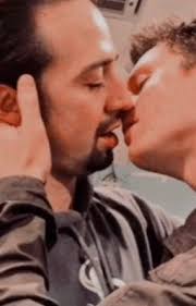 Lin Manuel Miranda Hug Actor Lynn Miranda Lynn Manuel Miranda Lin Miranda  Modern Family