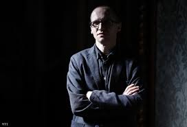 Storm of a real she. Index Kultur Demeter Szilard Nem Varom Senkitol Hogy Orban Viktor Portreja Alatt A Himnuszt Enekelje