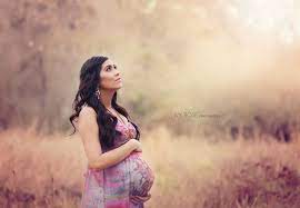 How to pose in pictures while pregnant. Beautiful Single Mom Maternity Photography Maternity Photography Poses Maternity Photography Poses Outdoors