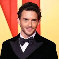 Jonathan Bailey has done so much for the queer community, I hope he gets to  play more leading queer roles soon ♡