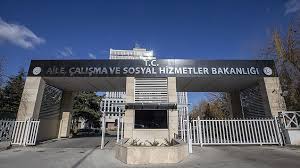 Alo 170 aracılığıyla işyeri tarafından ödenmeyen normal çalışma ücretleri ve fazla mesai ücretleri ile ilgili şikayetler alınmaktadır. Aile Calisma Ve Sosyal Hizmetler Bakanligi Is Sagligi Onlemlerini Artirdi