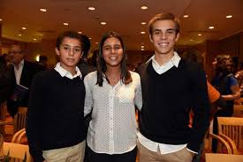 She is an actress, known for uma aventura (2000), sol de inverno (2013) and vidas. Fotos Claudia Borges Apresenta O Livro Tudo Muda Num Instante