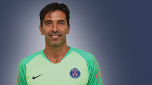Après la venue depuis 2011 d'ibrahimovic, beckham et neymar, le psg recrute là. Gianluigi Buffon Signs With Paris Saint Germain