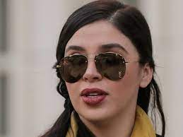 Abd basını, 31 yaşındaki coronel'in, hakkındaki suçlamaları kabul etmek için savcılıkla anlaştığını meksikalı uyuşturucu baronu el chapo lakaplı joaquin guzman'ın eşi emma coronel aispuro. El Chapo Wife Emma Coronel Aispuro To Be Jailed Pending Bail Hearing
