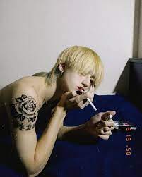 タトゥーもタバコもフェイクです 健康第一でございます タトゥー 健康