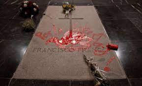 Objetivo, exigir un monumento en la plaza de la constitución, para nuestro querido. Exhumar La Memoria Madrid