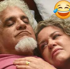 La escena terminó muy romántica y eso 🤷,pero no me gustó lo que Armando  dijo de Laura 🙄,vamos que tú andabas en plan zorreo también🤨 ,casi le  lames la cara aquel día