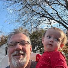 늙은 남자? 내가 예뻐보이긴 한가? 좋아요가 하나도 없는데. 💔