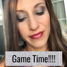 Mixing Shadowsense cream to powder shadows for a unique color