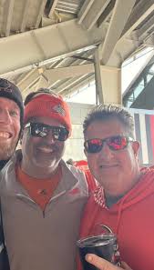 Gary LeVox, formerly of Rascal Flatts, delivered a powerful National Anthem  to get things rolling at Cleveland Browns Stadium.