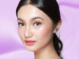 Pamela Kaye's Instagram, Twitter & Facebook