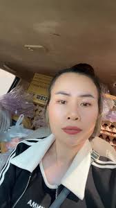 ຮ້ານນາງດອ່ນຂາຍເຄື່ອງສົ່ງຍອ່ຍ