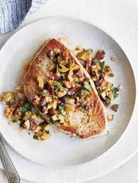 Recette Thon Poele Servi Avec Une Salsa Pimentee Aux Olives Noires Et Vertes