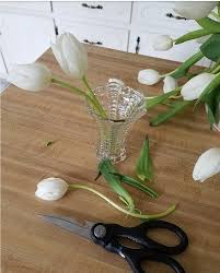 If you are putting tulips in a big container like the urn above put the tulips in in a container suggested below and then put the container in the larger urn etc. Follow The Yellow Brick Home 4 Easy Tips To Make Tulips Last Longer Follow The Yellow Brick Home