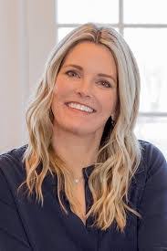 Tara Rowe's Instagram, Twitter & Facebook