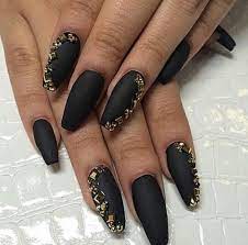 Jan 09, 2018 · matte black nails with gold accents no matter the nail shape, matte nails always look exquisite. Afbeelding Ontdekt Door Lala Ontdek En Bewaar Je Eigen Afbeeldingen En Video S Op We Hear Black Nail Designs Rhinestone Nails Nails Design With Rhinestones