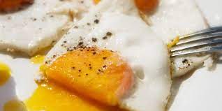 Kalori putih telur terbilang rendah. Direbus Atau Digoreng Mana Cara Masak Telur Yang Lebih Sehat Halaman All Kompas Com