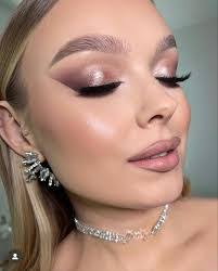 Grecia Pina's Instagram, Twitter & Facebook