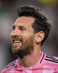 🚨 𝐋𝐞𝐨 𝐌𝐞𝐬𝐬𝐢 is just 𝟐 𝐠𝐚𝐦𝐞𝐬 away from winning his 𝟒𝟕𝐭𝐡  senior career 𝐭𝐫𝐨𝐩𝐡𝐲.🔜🏆