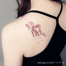 Đồng thời, hoa bồ công anh cũng là biểu tượng cho những giấc mơ đẹp đẽ, việc sở hữu 1 hình xăm hoa bồ công anh sau gáy hoặc ở bả vai, bạn nữ khiến người khác có cái nhìn ấn tượng về 1 cô gái nữ tính, mềm mại mà vẫn đầy khát khao. Vi Sao Cac Co Nang Ca Tinh Thich Hinh XÄƒm Tren Vai