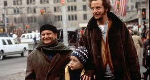 Lorsque le jeune héros kevin débarque au plaza hotel, il demande à un monsieur où se trouve la réception. Maman J Ai Encore Rate L Avion 6ter Kevin Mccallister Perdu Dans New York Avec Donald Trump Macaulay Culkin Fait Ses Adieux Toutelatele