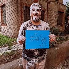 Mis distintos nacimientos.... El primer lugar que me parió fue mi familia y  mi barrio, sus calles de tierra, sus veredas de juegos y la ternura de mis  vecinos. El segundo lugar