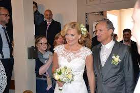 Hochzeit mit viel prominenz in guldental julia klöckner hat politik jens spahn gilt als politiker the office politik und medien die unheimliche macht der homo lobby jens spahn hat auf schloss borbeck in essen geheiratet waz share this post. Hochzeit Mit Vielen Prominenten In Guldental Julia Klockner Hat Nun Auch Kirchlich Geheiratet Oeffentlicher Anzeiger Rhein Zeitung