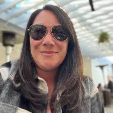 Lori Decarlo's Instagram, Twitter & Facebook