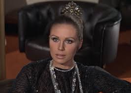 Lumley de oyuncunun yeteneğine değinip, sonra renk meselesini öne süren kişilerden biri. Ohmss Gave Joanna Lumley One Of Her First Roles And The New York Post Described Has As Rather Chummy With George Lazenby Bond Woman Bond Girls Joanna Lumley