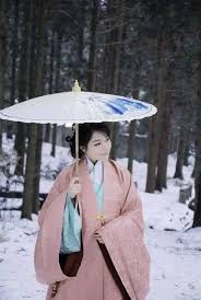 En el invierno ofrecen buenas condiciones para esquiar. Usar Kimono En El Frio Invierno Japones Elegancia Y Estilo Vestidos Tradicionales Elegante Kimono
