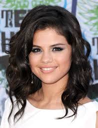 They combine the sporty practicality of a lift a small section of your hair about midway to the crown. 56 Fabulous Hairstyles For Women With Round Face Shape