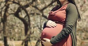 Saat hamil 7 bulan, sebagian wanita akan merasa napasnya lebih berat atau sesak seiring semakin besarnya ukuran janin dan rahim. Kehamilan Minggu Ke 33 Popmama Com