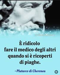 👉 MEDICO? Plutarco ci ricorda una verità sempre attuale: chi non ha curato  le proprie ferite difficilmente può prendersi cura di quelle altrui. Prima  di giudicare, consigliare, “aggiustare” gli altri, occorre uno