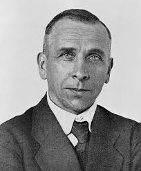 Alfred Wegener (1880-1930)

Contribución: Propuso la teoría de la deriva continental, base para la tectónica de placas.