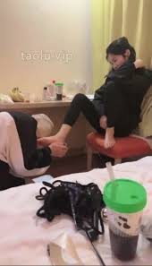 中国舔脚调教- ThisVid.com