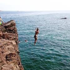 Marquette, michigan is known for its natural beauty and presque isle park may be the loveliest place of all. Black Rocks Cliff Jumping Presque Isle Park Marquette Mi Cliff Jumping Presque Isle Swimming Holes