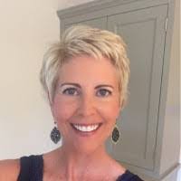 Elizabeth Dingman's Instagram, Twitter & Facebook